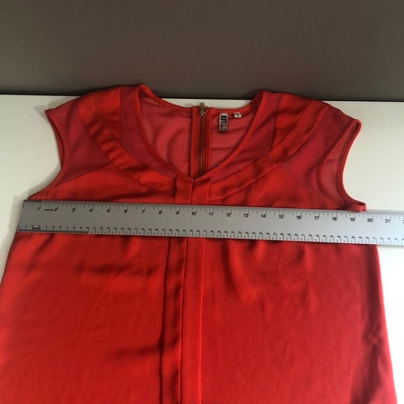Kut from the Kloth Red Sleeveless Mesh/Fabric Blouse Medium - Picture 5 of 13